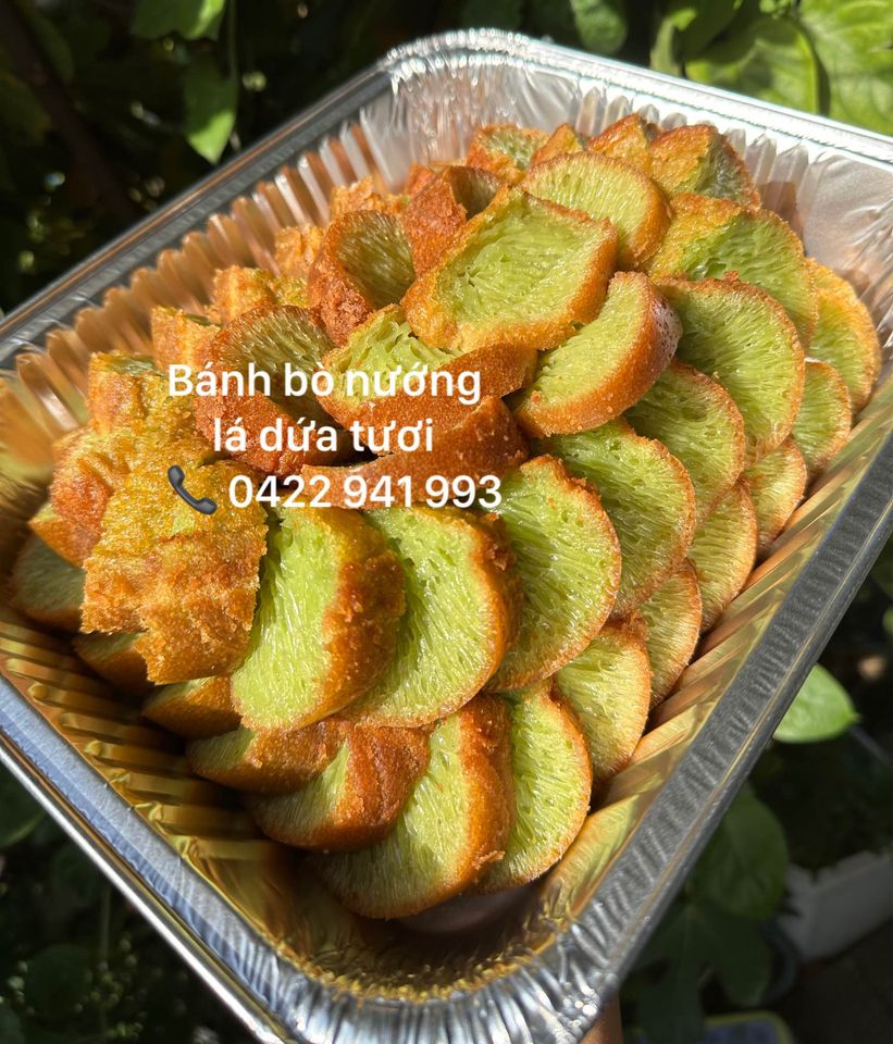 Bánh bò nướng (có vị lá dứa tươi và đường thốt nốt), giá $18/ ổ ...